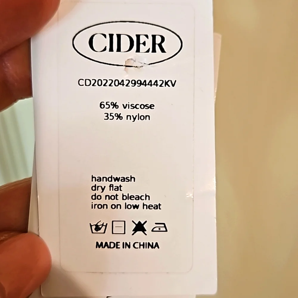 NWT Cider Crop Top with White Peaches - Picture 10 of 12